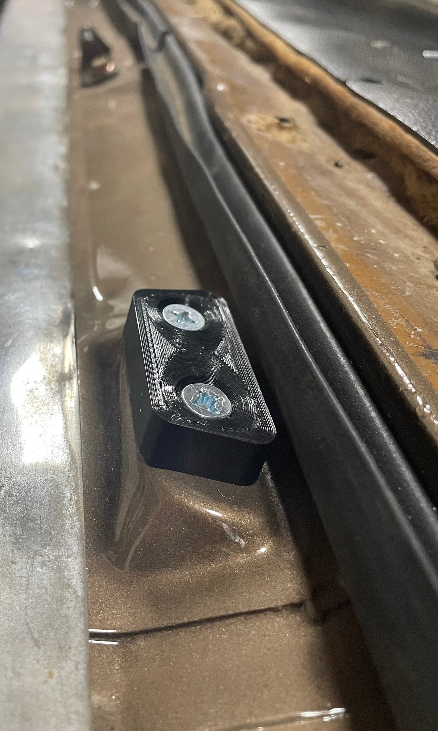 Mazda 808 Wagon Tailgate Stopper